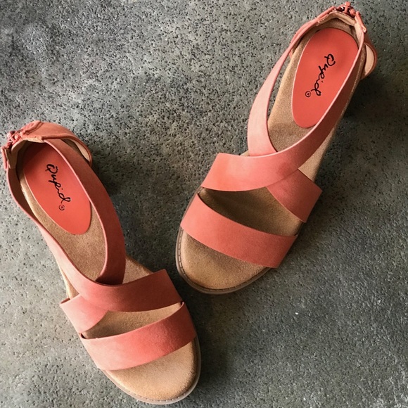 1 left! Qupid Coral Suede Low Block Heel Sandal 7 - Picture 6 of 8